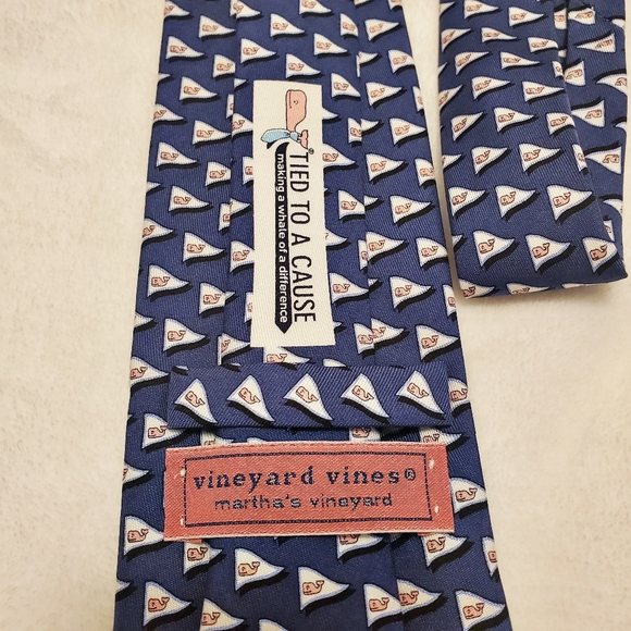 Vineyard Vines Blue Whale Tie - Picture 2 of 5